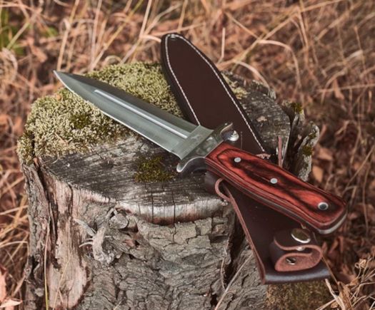 Saufänger Hatz-Watz vildsvine jagtkniv med tveægget blad og rosentrælignende laminat træskæfte og læderskede